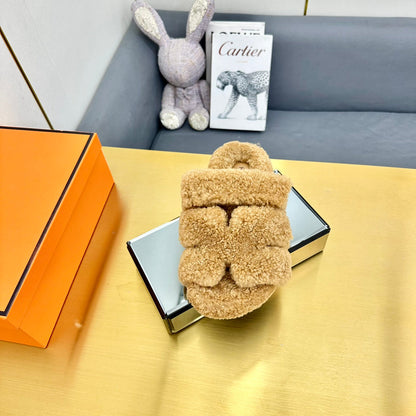 CHYPRE SANDAL IN TORTILLA BROWN SHEARLING