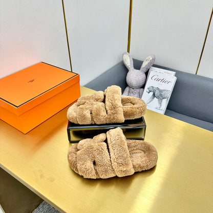 CHYPRE SANDAL IN PEANUT BROWN SHEARLING