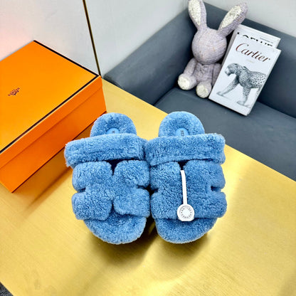 CHYPRE SANDAL IN OCEAN BLUE SHEARLING