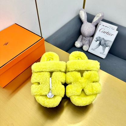 CHYPRE SANDAL IN SUNSHINE YELLOW SHEARLING