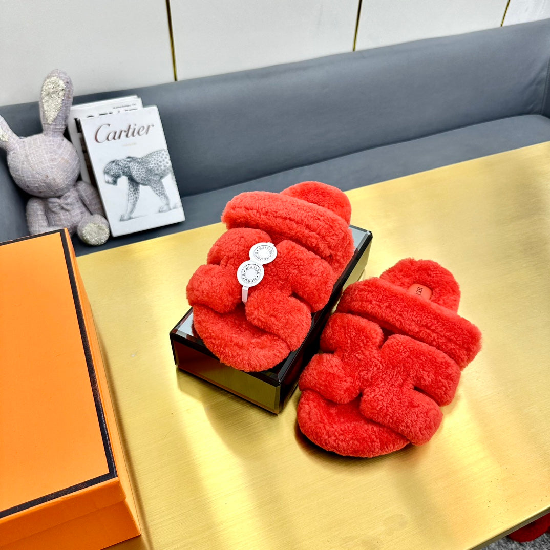 CHYPRE SANDAL IN CANDY RED SHEARLING