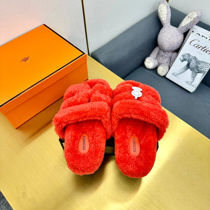 CHYPRE SANDAL IN CANDY RED SHEARLING