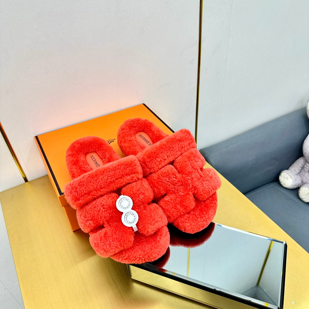 CHYPRE SANDAL IN CANDY RED SHEARLING
