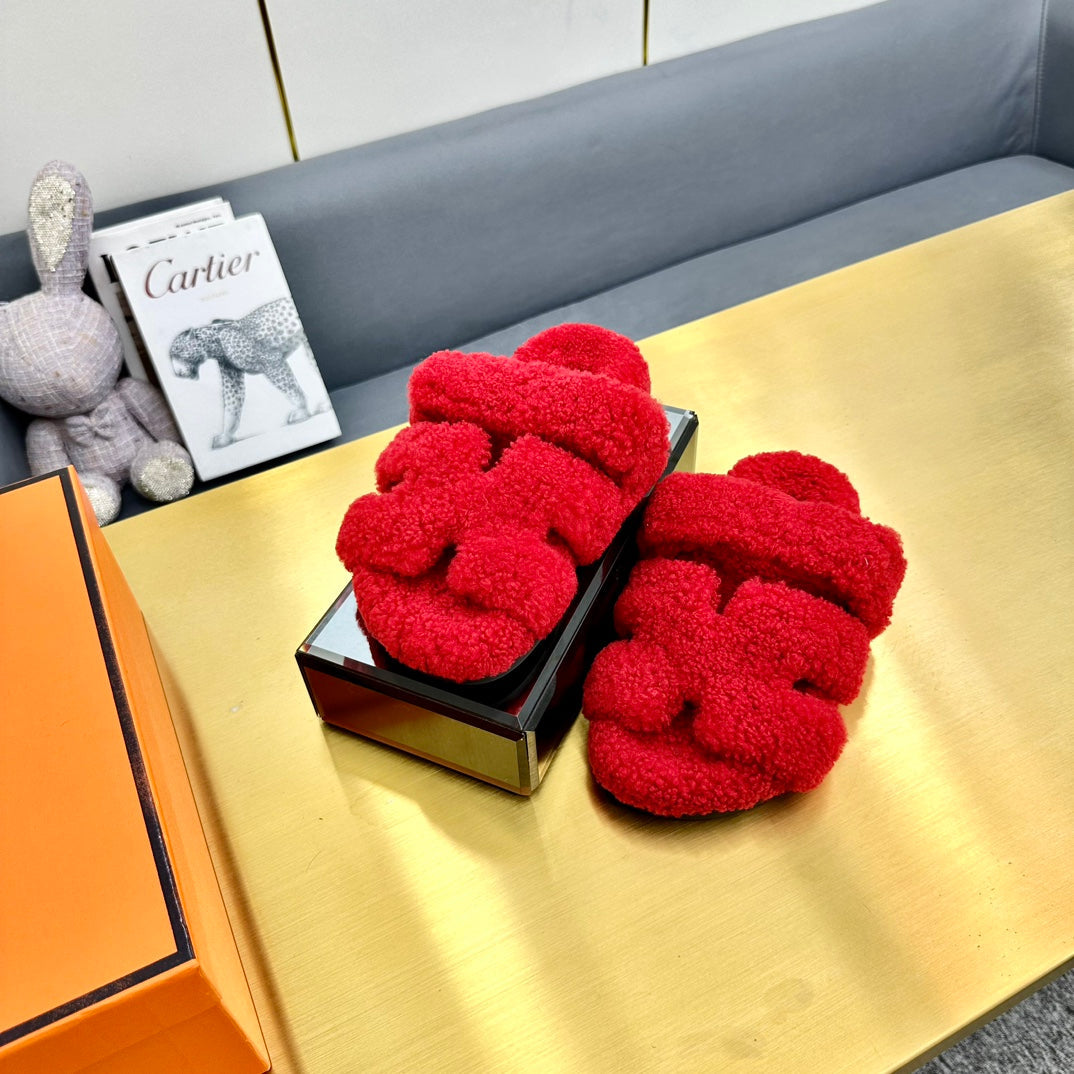 CHYPRE SANDAL IN CHERRY RED SHEARLING