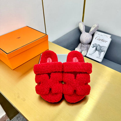 CHYPRE SANDAL IN CHERRY RED SHEARLING