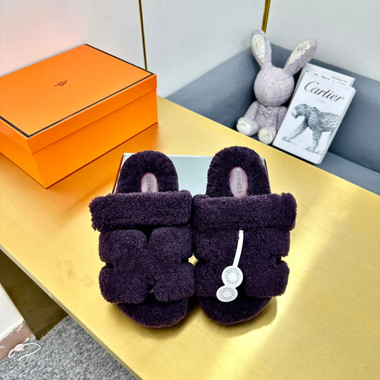 CHYPRE SANDAL IN EGGPLANT PURPLE SHEARLING