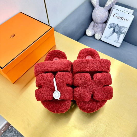 CHYPRE SANDAL IN SCARLET RED SHEARLING