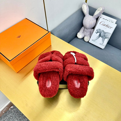 CHYPRE SANDAL IN SCARLET RED SHEARLING