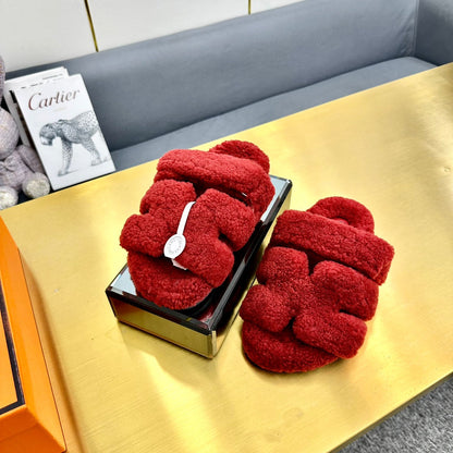 CHYPRE SANDAL IN SCARLET RED SHEARLING