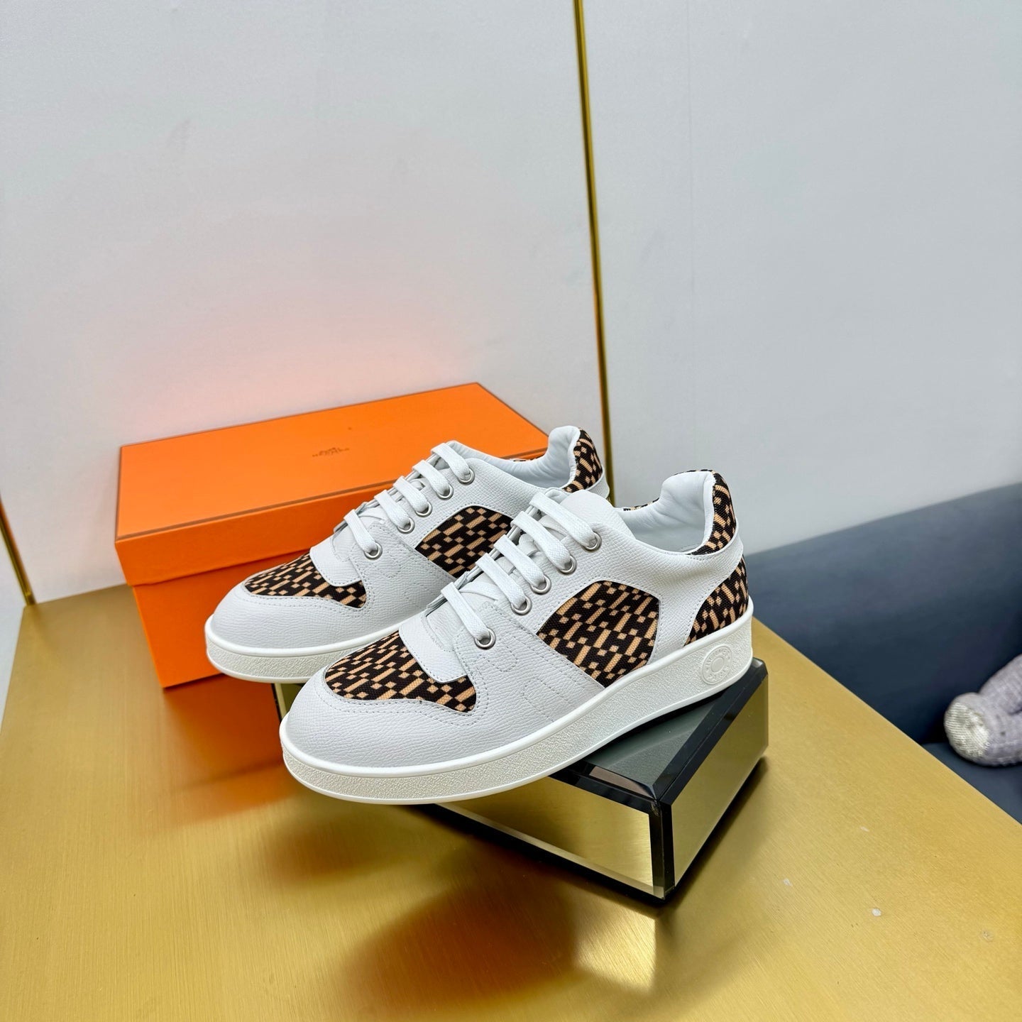 FREE SNEAKER IN WHITE CALFSKIN AND H EN BIAIS BROWN CANVAS