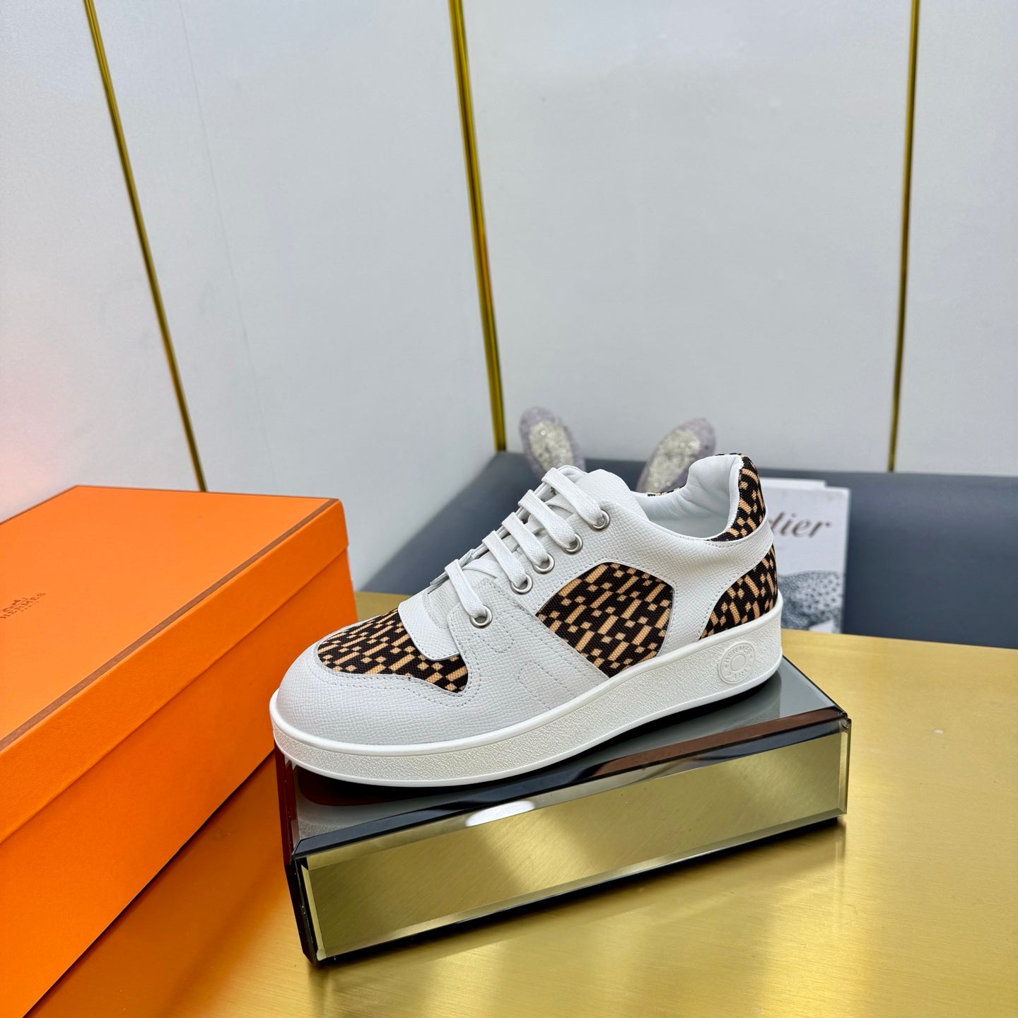 FREE SNEAKER IN WHITE CALFSKIN AND H EN BIAIS BROWN CANVAS