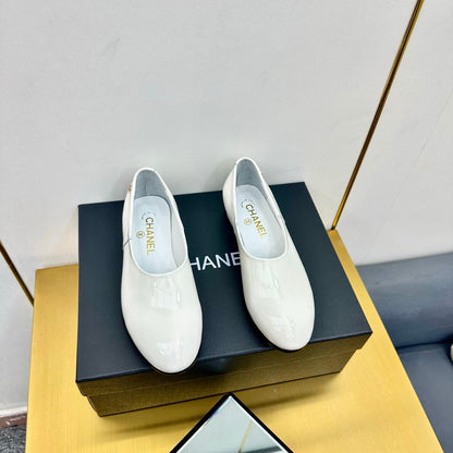 CC SIMPLE FLATS 25S IN WHITE GLOSSY LEATHER