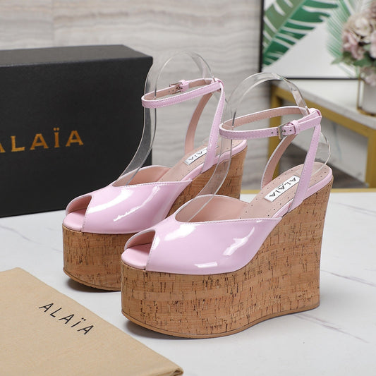ALAIA WEDGE SANDAL IN ROSE PINK GLOSSY CALFSKIN AND BEIGE RUBBER