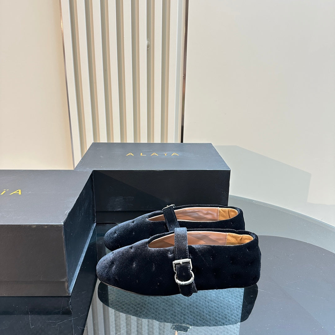 ALAIA BALLET FLATS IN BLACK VELVET