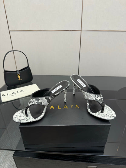 ALAIA HEELED THONG 25S IN WHITE AND BLACK LAMBSKIN SNAKE-EMBOSSED
