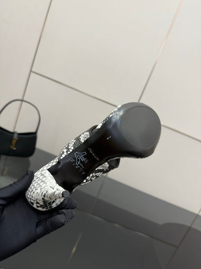 ALAIA HEELED THONG 25S IN WHITE AND BLACK LAMBSKIN SNAKE-EMBOSSED