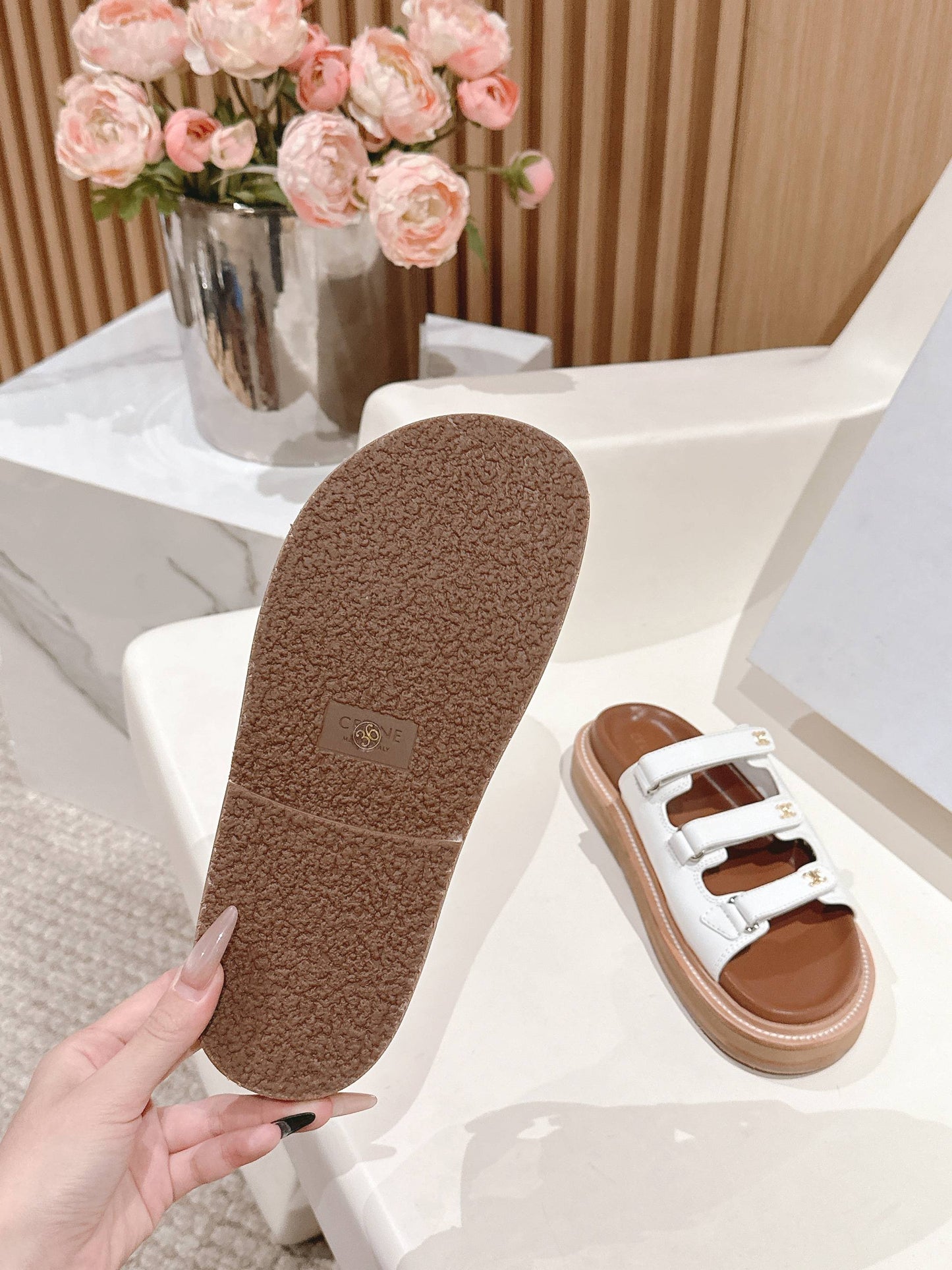 TRIOMPHE SANDALS IN WHITE CALFSKIN