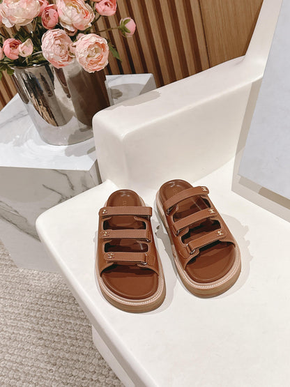 TRIOMPHE SANDALS IN BROWN CALFSKIN