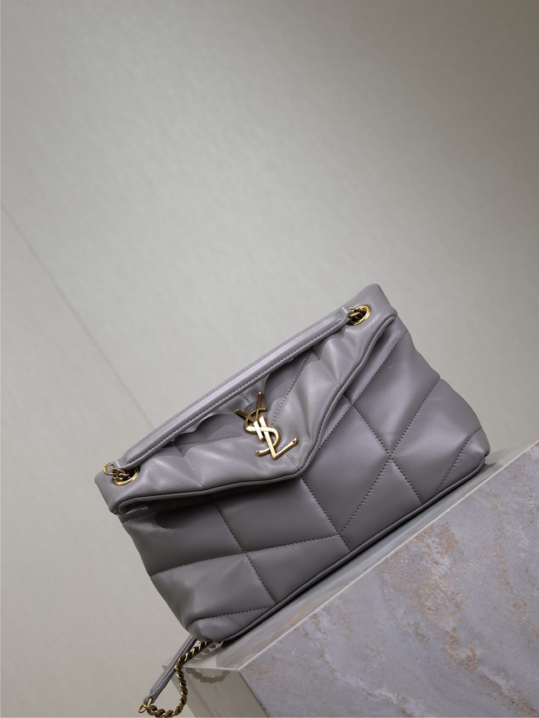 YSL 25S LOULOU PUFFER MEDIUM 29 IN SMOKY LAVENDER CALFSKIN