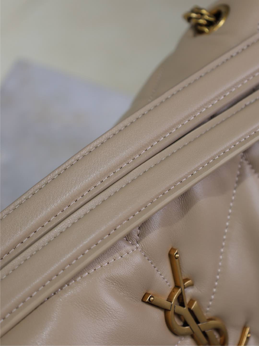 YSL 25S LOULOU PUFFER MM 29 IN BROWN CALFSKIN GOLD HARDWARE