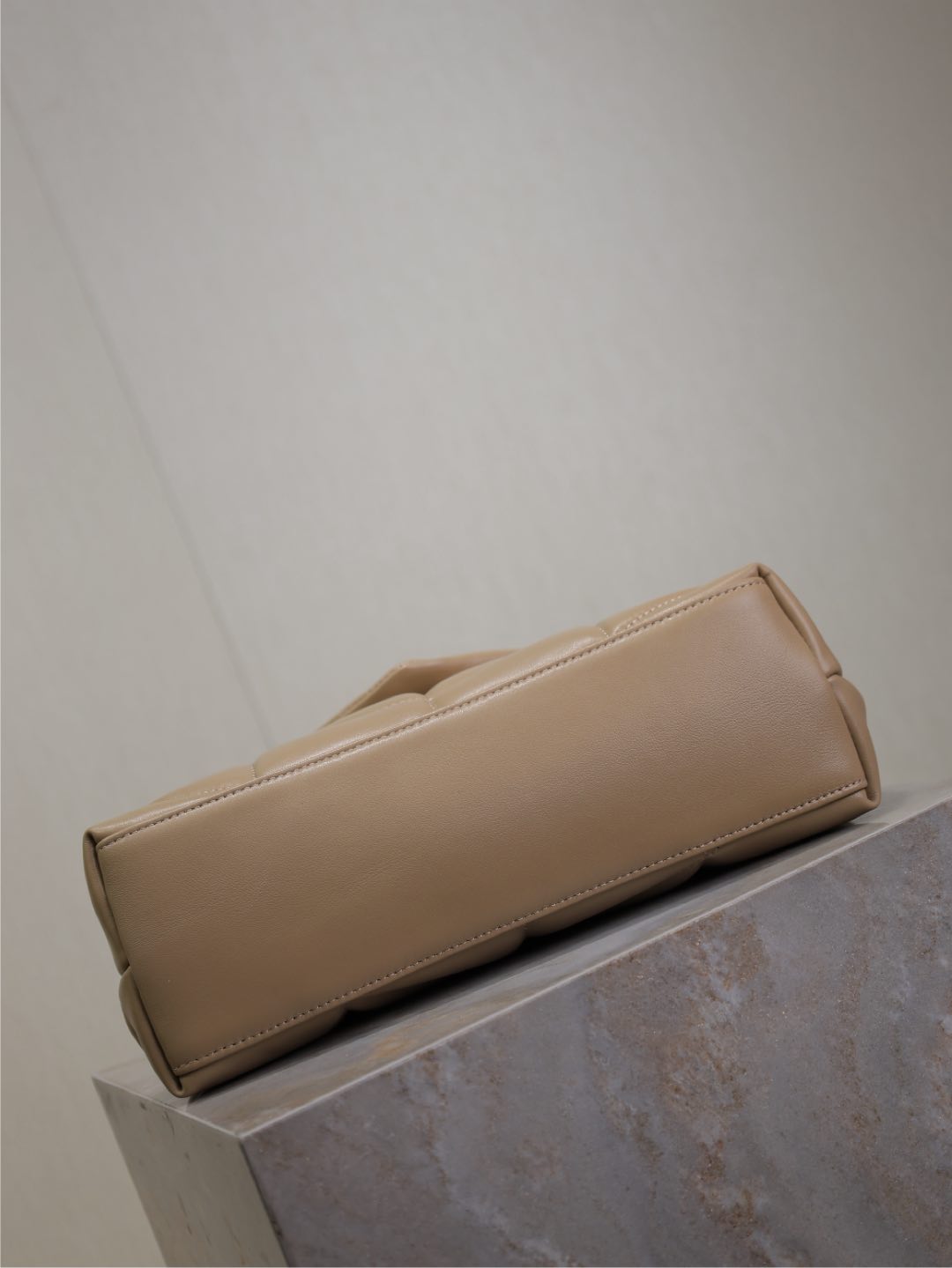 YSL 25S LOULOU PUFFER MM 29 IN BROWN CALFSKIN GOLD HARDWARE