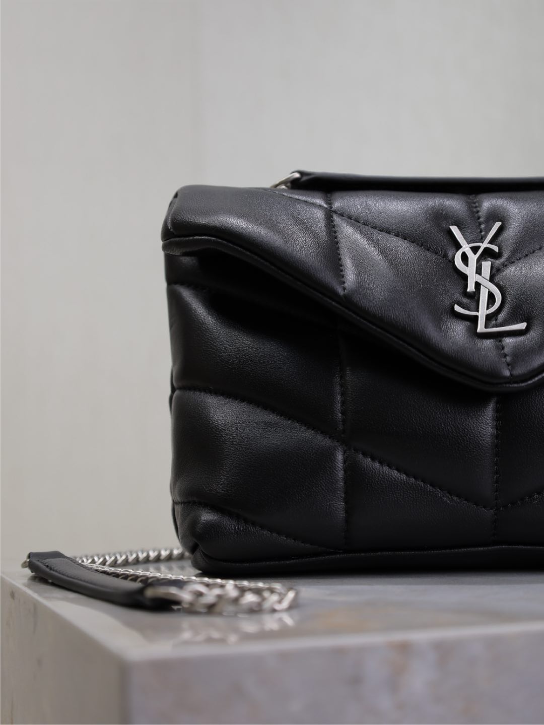 YSL 25S LOULOU PUFFER MINI 23 IN BLACK CALFSKIN SILVER HARDWARE