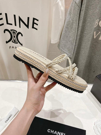 WOVEN STRAP SLIPPERS IN WHITE LAMBSKIN