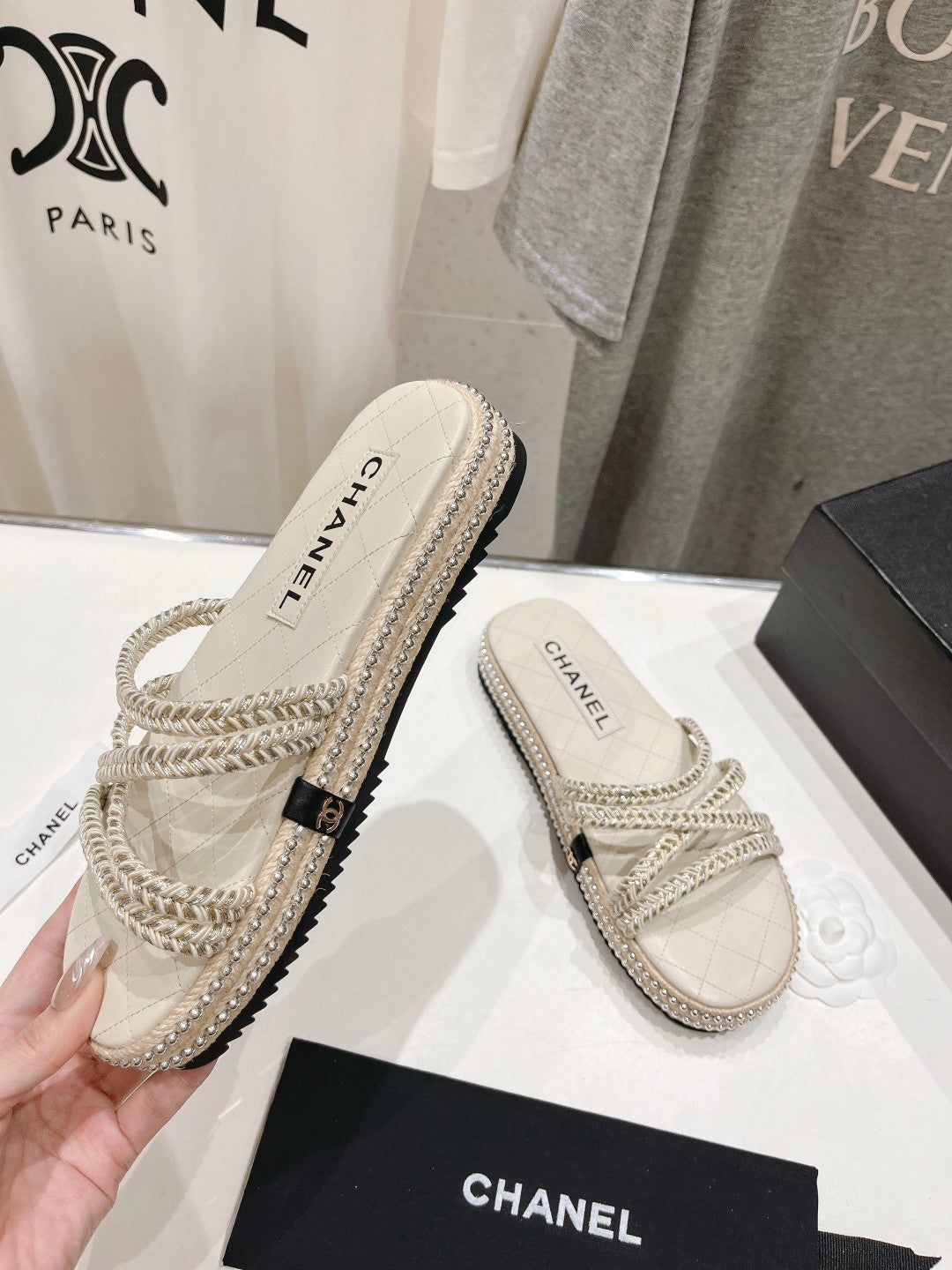WOVEN STRAP SLIPPERS IN WHITE LAMBSKIN
