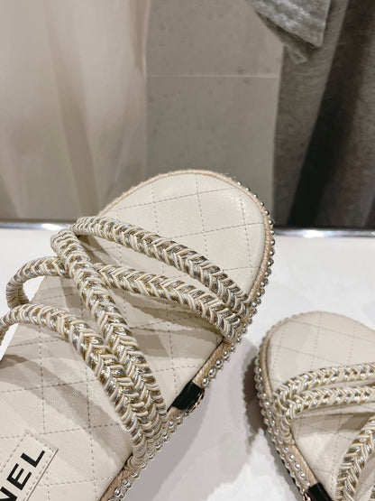 WOVEN STRAP SLIPPERS IN WHITE LAMBSKIN