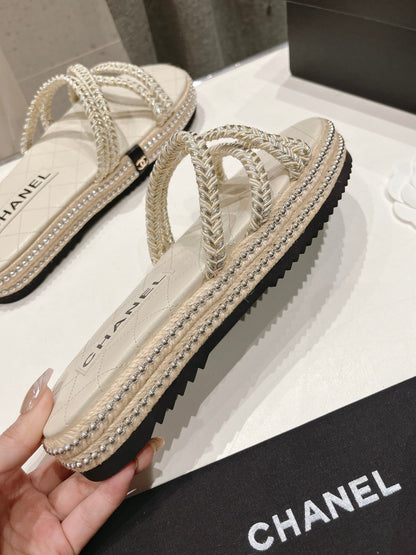 WOVEN STRAP SLIPPERS IN WHITE LAMBSKIN