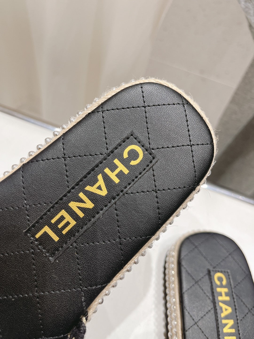 WOVEN STRAP SLIPPERS IN BLACK LAMBSKIN