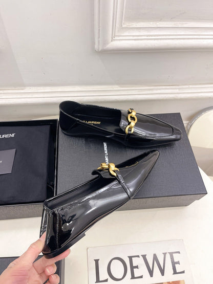 FLAT LOAFERS WITH GOLD CHAIN IN BLACK GLOSSY CALFSKIN