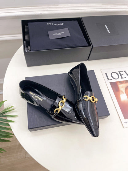 FLAT LOAFERS WITH GOLD CHAIN IN BLACK GLOSSY CALFSKIN