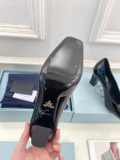 SQUARE TOE HIGH PUMPS IN BLACK GLOSSY CALFSKIN