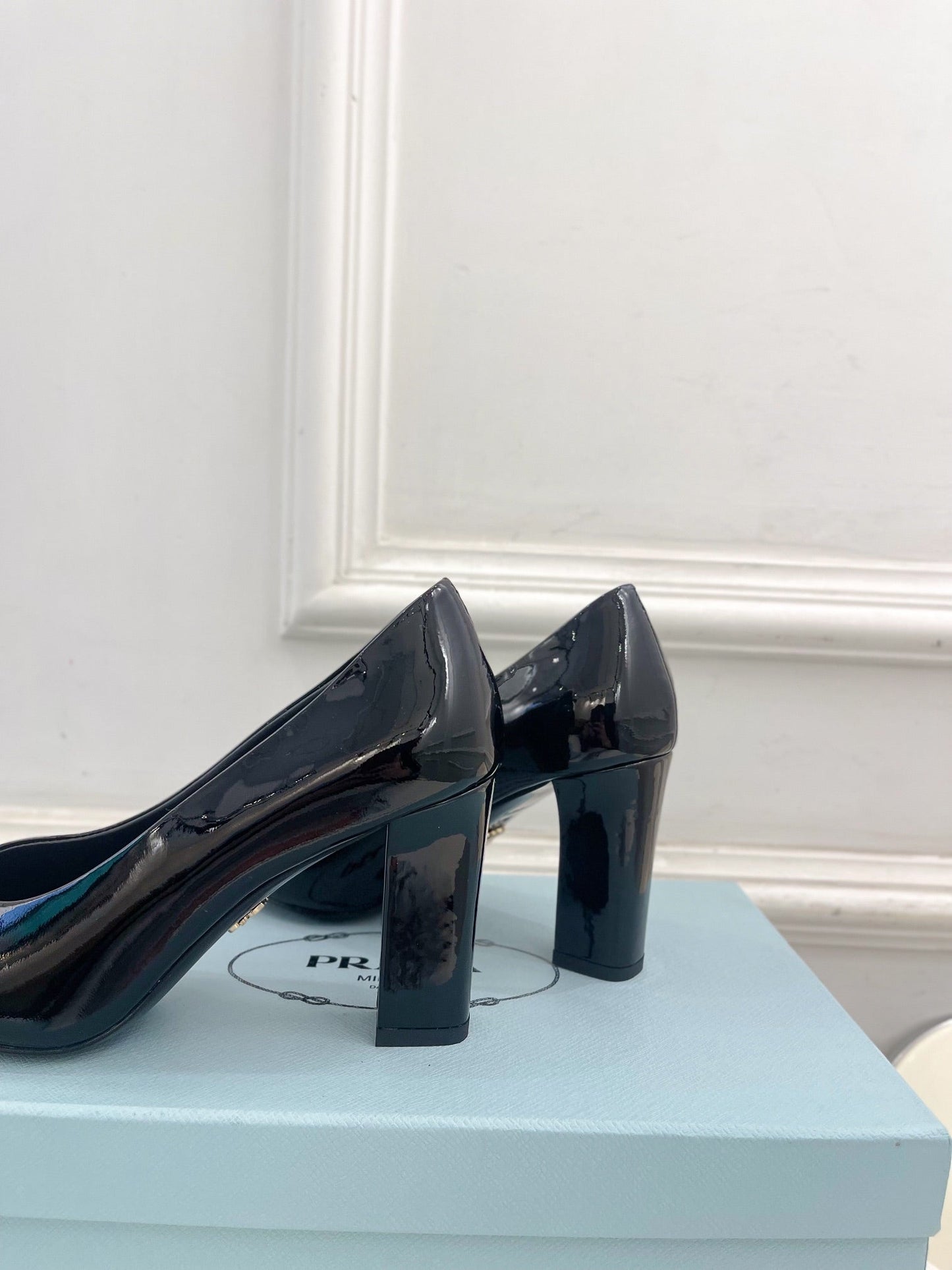 SQUARE TOE HIGH PUMPS IN BLACK GLOSSY CALFSKIN
