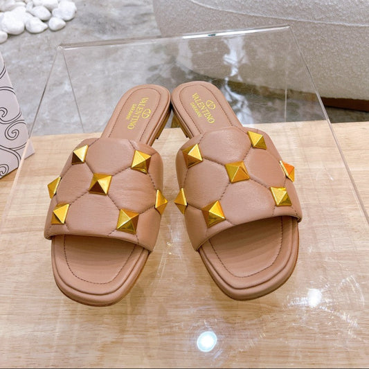 STUD FLAT SLIDE IN PEANUT BROWN LAMBSKIN